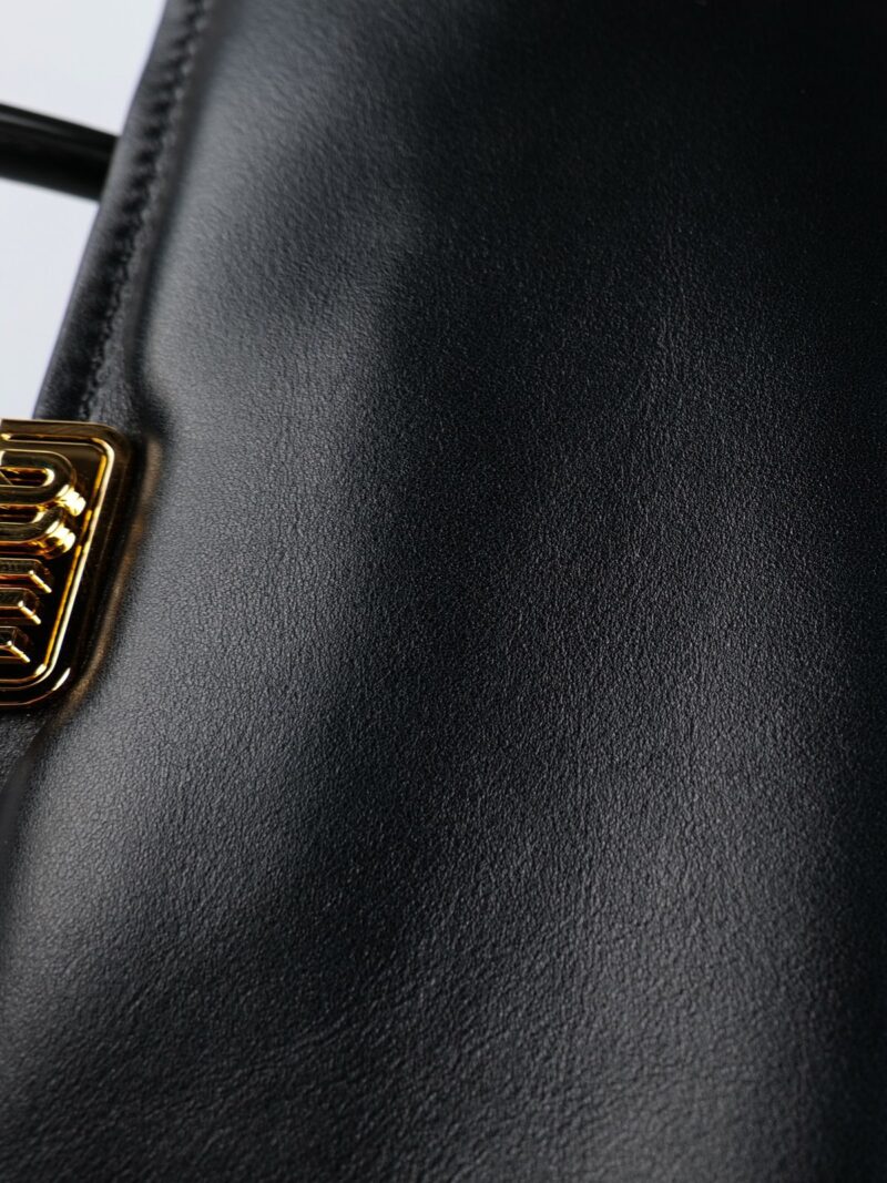 Miumiu Leather shoulder bag Black - Image 3