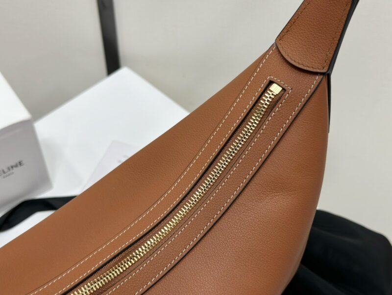 Celine MEDIUM HELOÏSE BAG CUIR TRIOMPHE in supple calfskin Tan - Image 2