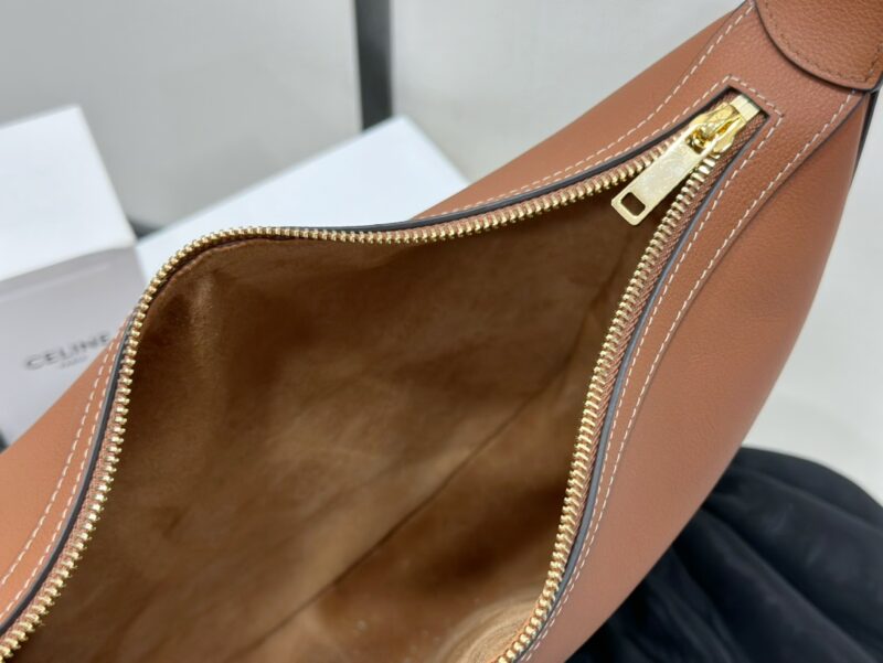 Celine MEDIUM HELOÏSE BAG CUIR TRIOMPHE in supple calfskin Tan - Image 3