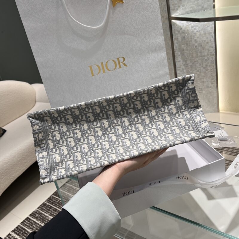 Medium Dior Book Tote Ecru and Gray Dior Oblique Embroidery - Image 4