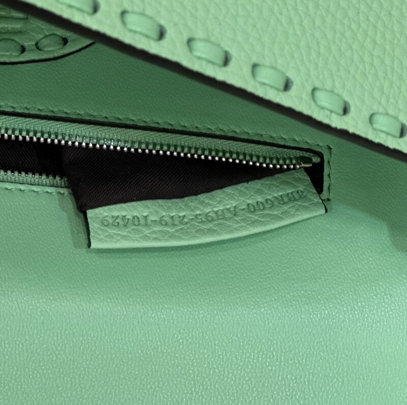 Fendi Baguette Green Selleria bag with 612 hand-sewn stitches - Image 3