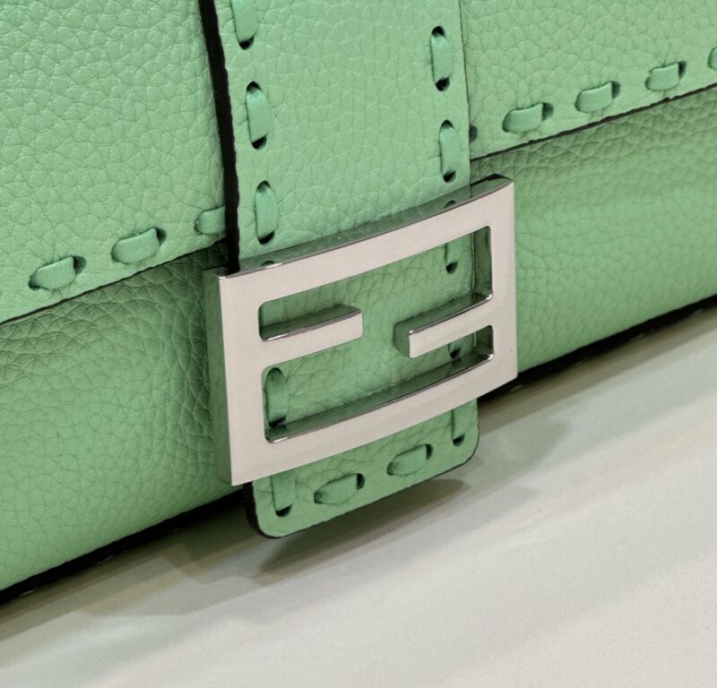 Fendi Baguette Green Selleria bag with 612 hand-sewn stitches - Image 5