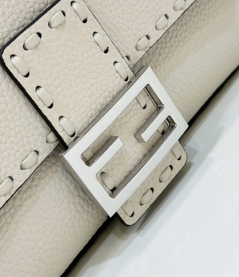 Fendi Baguette White Selleria bag with 612 hand-sewn stitches - Image 2