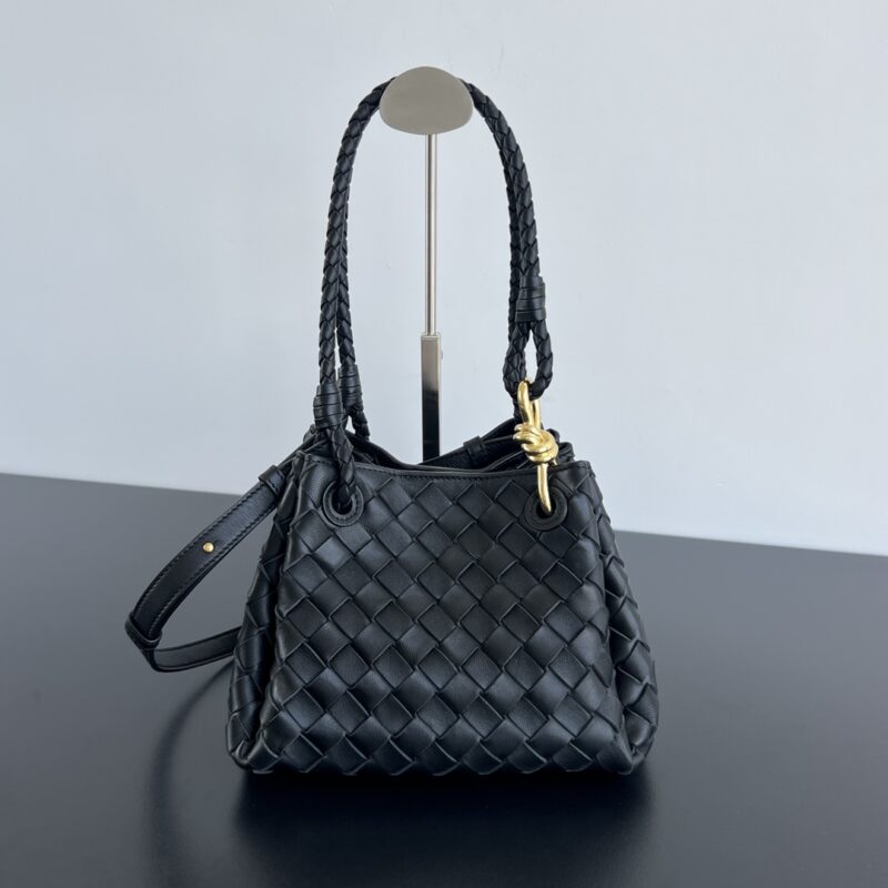 Replica Bottega Veneta Small Parachute Black Bag – Elegant Parachute-Inspired Design in Classic Black