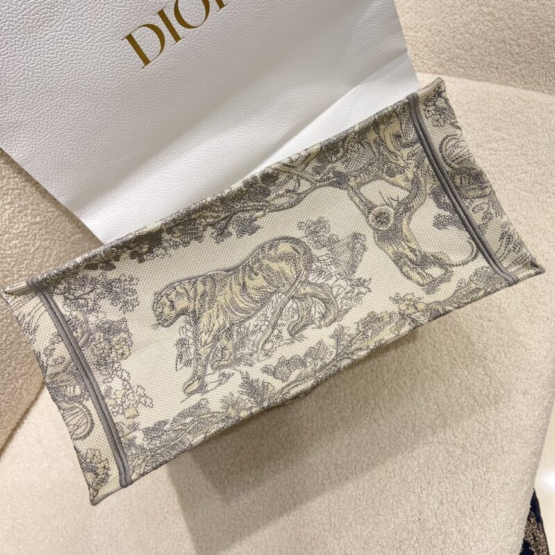 Medium Dior Book Tote Ecru and Gray Toile de Jouy Embroidery - Image 5