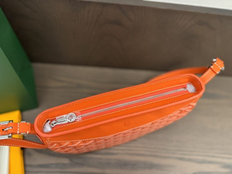 Goyard Orange Hirondelle bag - Image 3