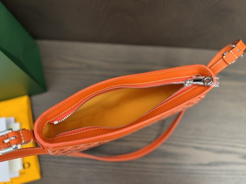 Goyard Orange Hirondelle bag - Image 4