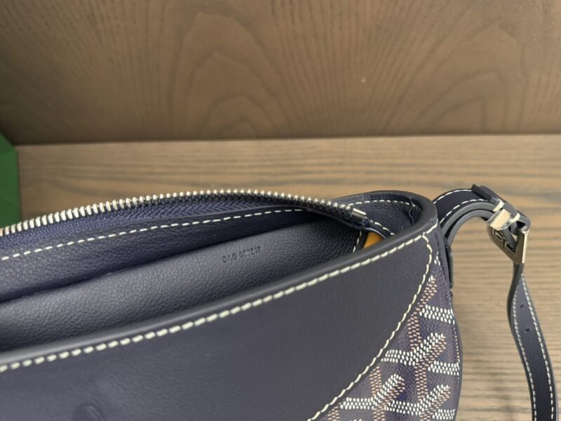 Goyard Navy Blue Hirondelle bag - Image 6