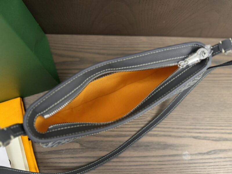 Goyard Grey Hirondelle bag - Image 6