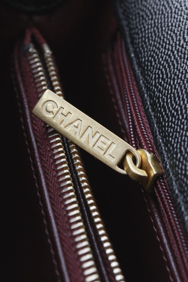 Chanel medium coco handle bag - Image 17