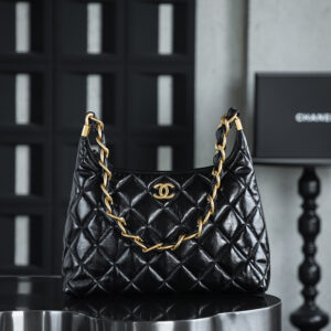 Replica Chanel 24A Hobo Bag Black – Classic Quilted Design with Luxurious Hobo Shape