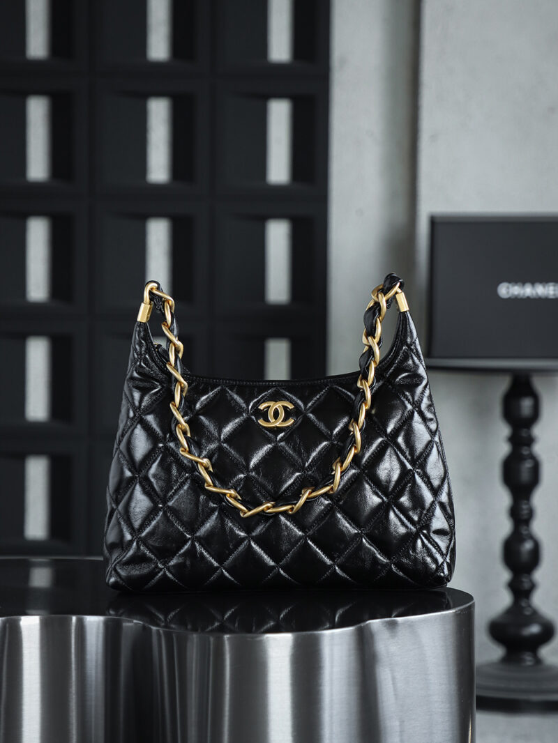 Replica Chanel 24A Hobo Bag Black – Classic Quilted Design with Luxurious Hobo Shape