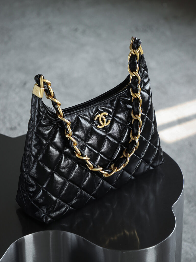 Chanel 24A Hobo Bag Black - Image 9