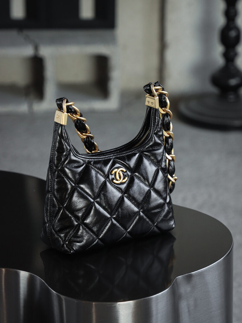 Chanel  Shiny Lambskin Quilted Small Hobo Black - Image 4