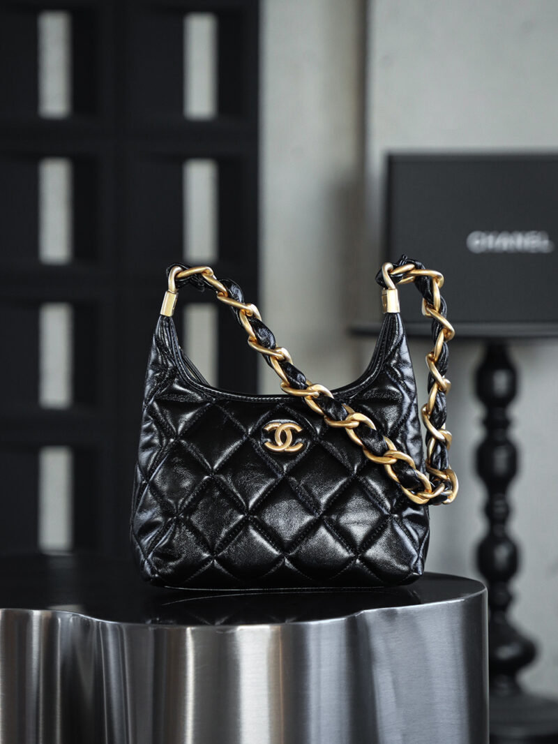 Replica Chanel Shiny Lambskin Quilted Small Hobo Black – Luxurious Quilted Leather with Elegant Hobo Silhouette