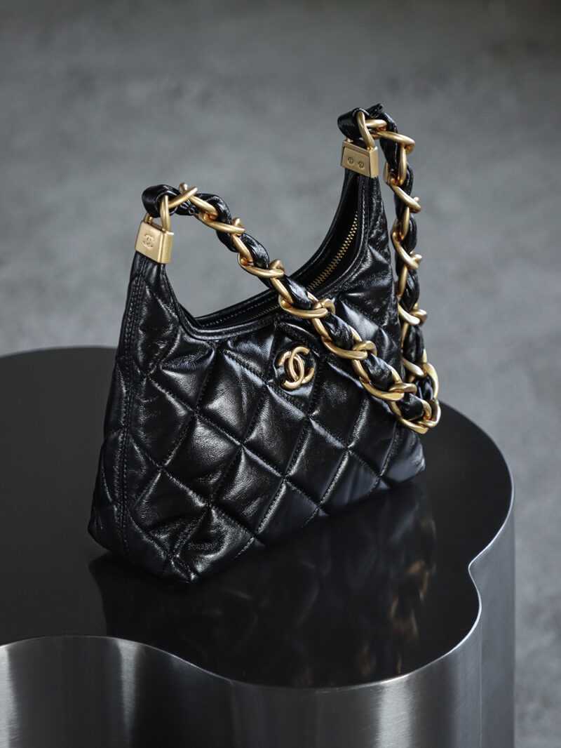 Chanel  Shiny Lambskin Quilted Small Hobo Black - Image 9