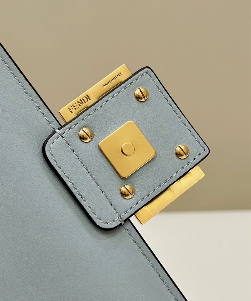 Fendi Baguette Light Blue leather bag - Image 2