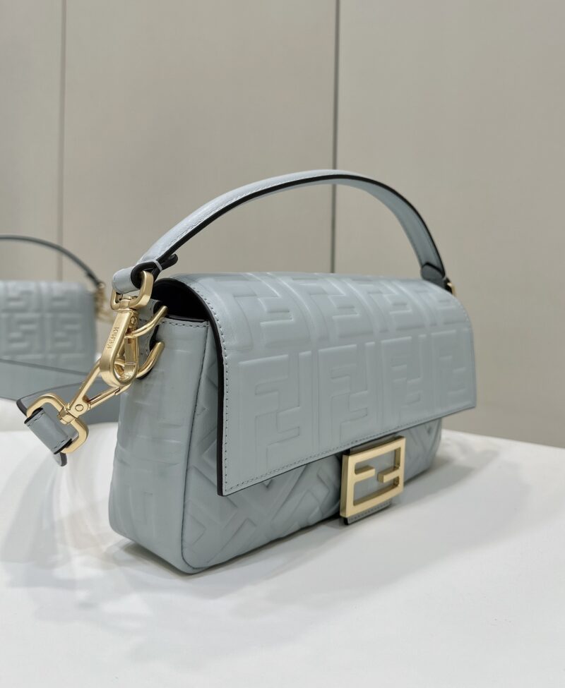 Fendi Baguette Light Blue leather bag - Image 6