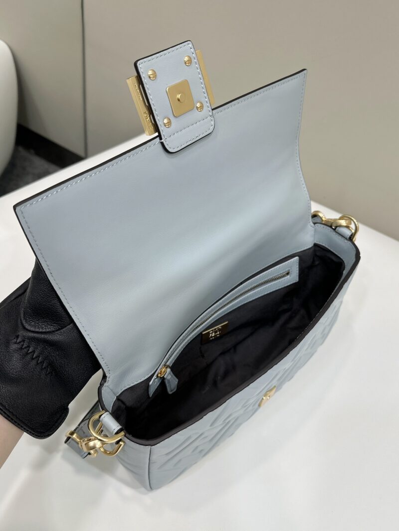 Fendi Baguette Light Blue leather bag - Image 7