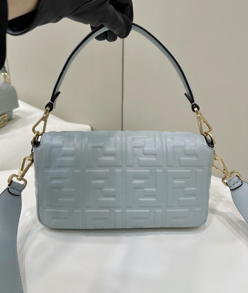 Fendi Baguette Light Blue leather bag - Image 3